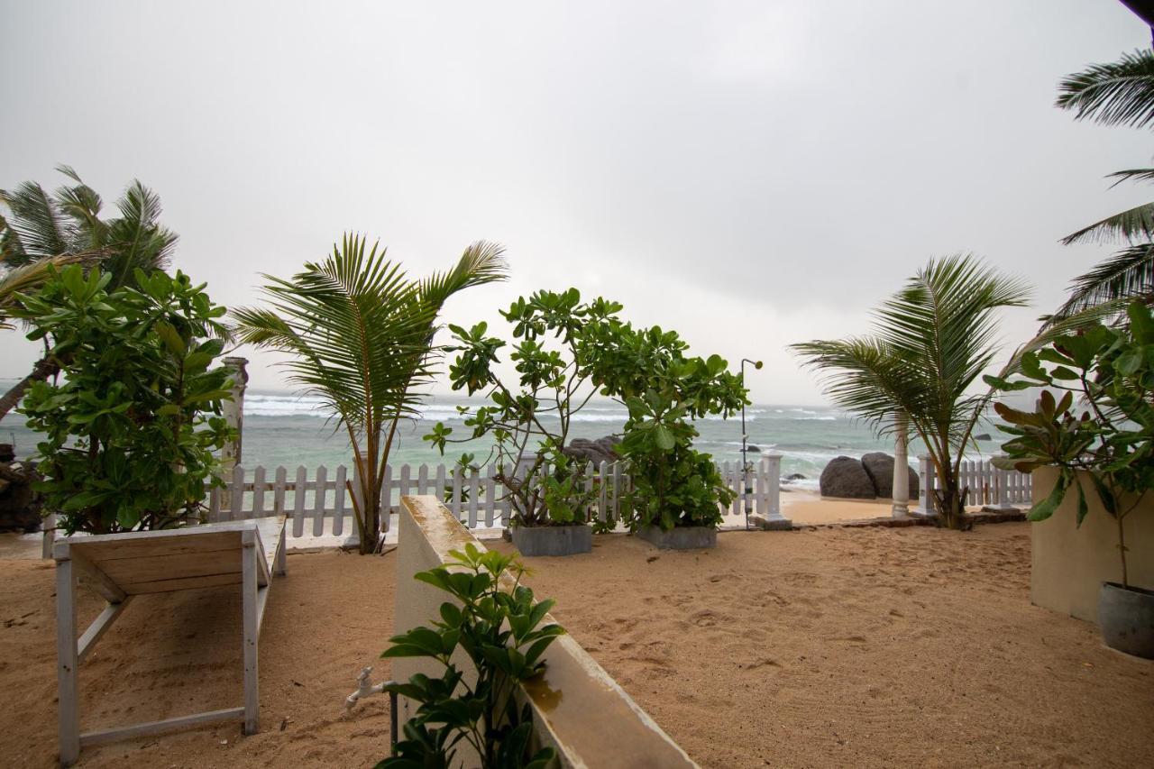 Happy Beach Villa Resort Unawatuna Exterior foto